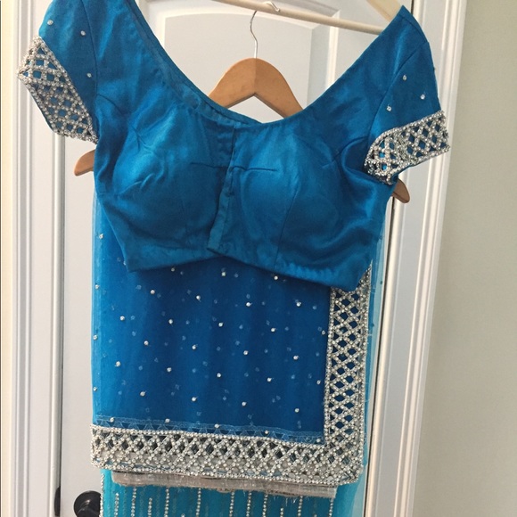 Sari - Picture 1 of 2